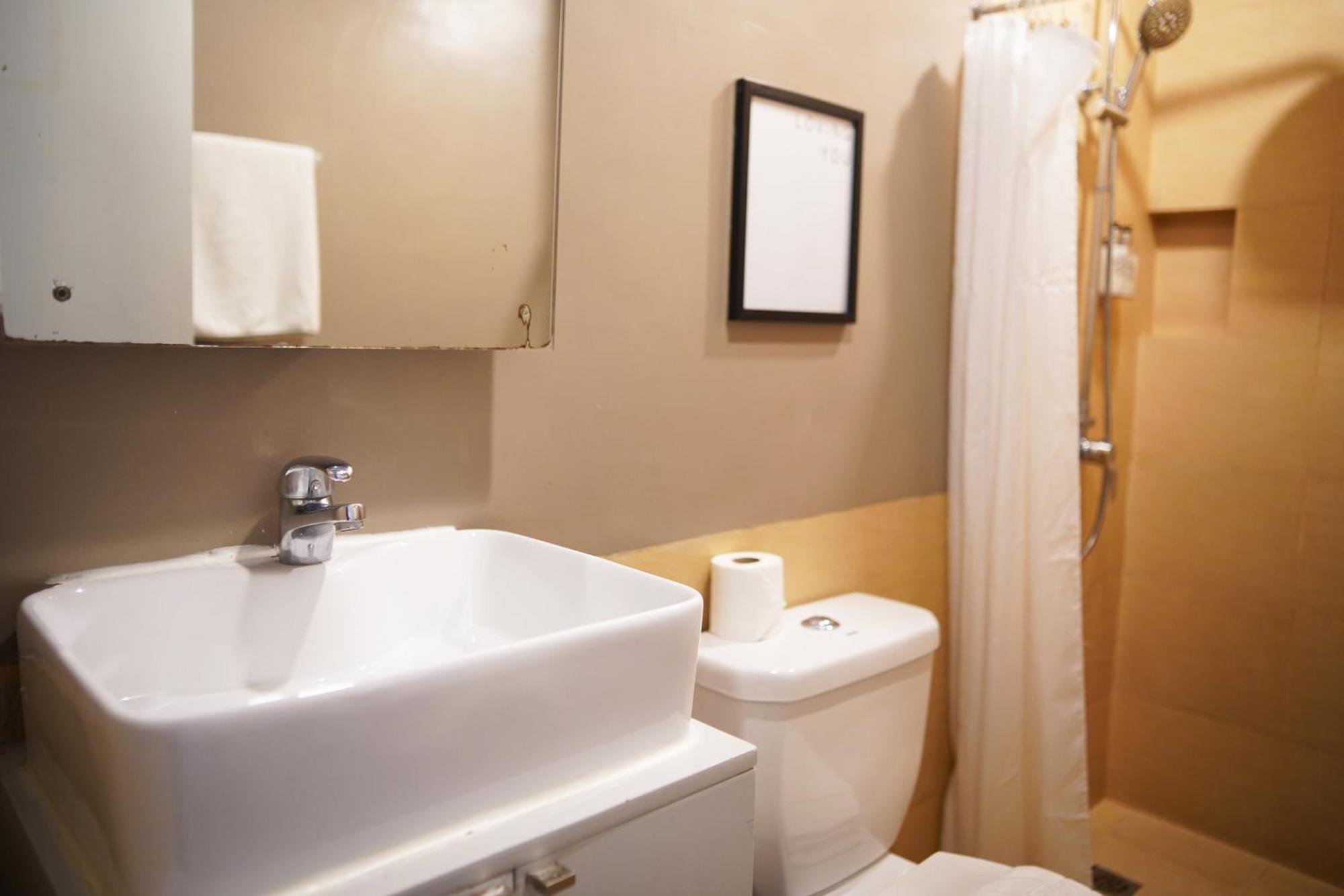 Abraham Manila - Located In Central Makati (Adults Only) Μακάτι Δωμάτιο φωτογραφία